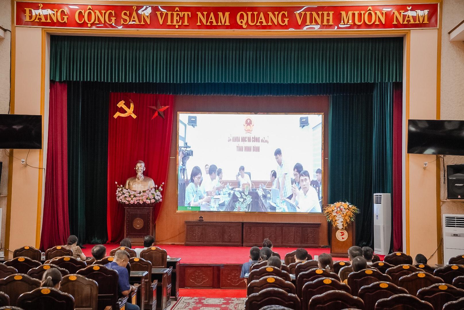 Sở Khoa học và Công nghệ tỉnh Ninh Bình tổ chức hội nghị tập huấn, hướng dẫn khai thác sử dụng các hệ thống thông tin thiết yếu cho cán bộ công chức cấp xã phục vụ chuyển đổi số theo mô hình