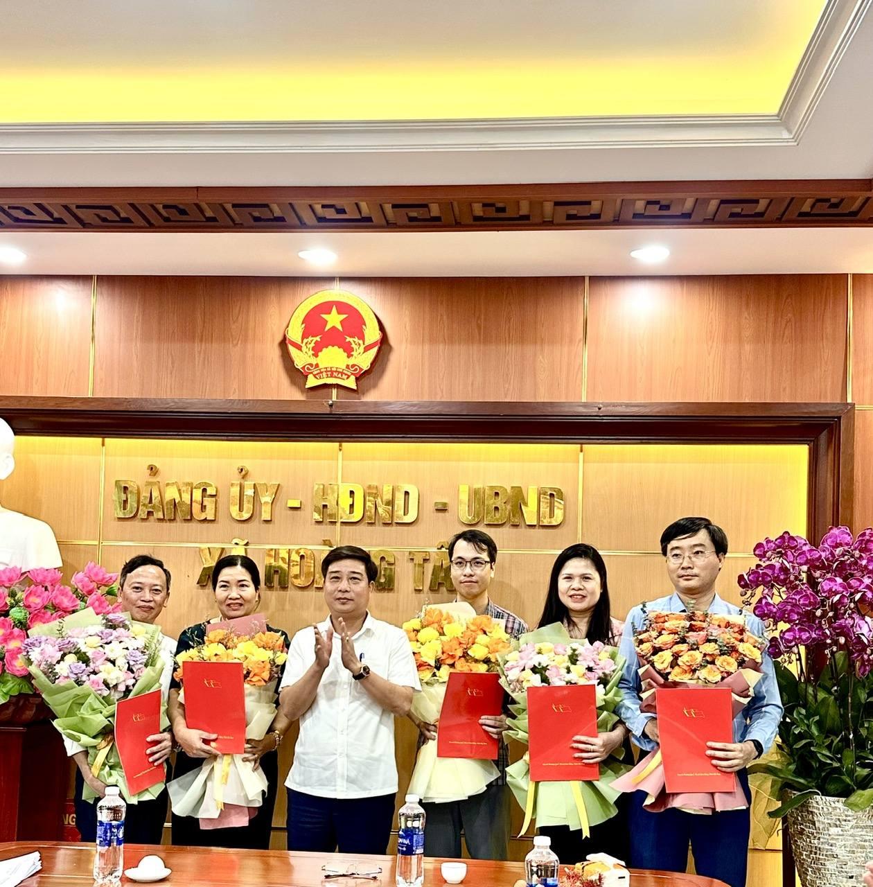 Đảng ủy phường Kim Thanh trao quyết định chỉ định